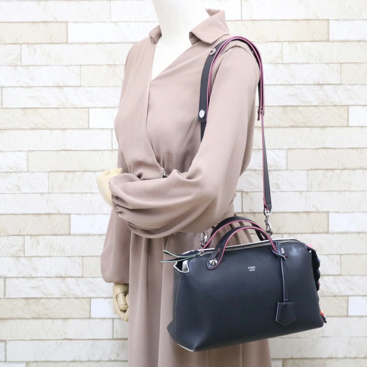 Pre-Owned FENDI Shoulder Bag By The Way Black Women's Leather (Fair)